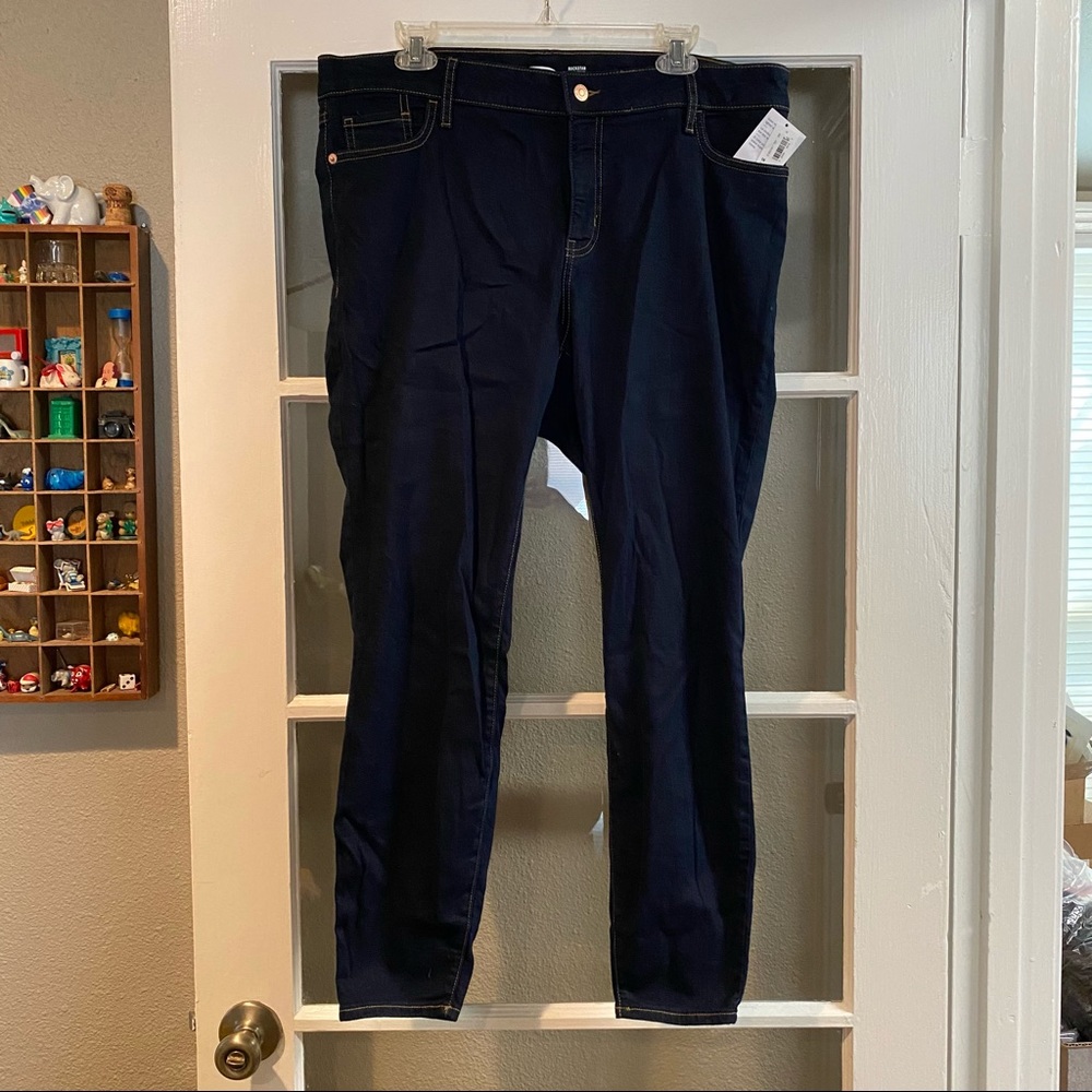 NWT Old Navy Rockstar Super Skinny Jeans, 18 Short